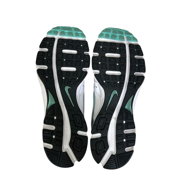Nike Women’s 10.5 Running Shoe - Picture 12 of 12